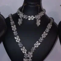بدلیجات و لوازم ارایشی