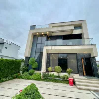 تریبلکس-مدرن-با-روغن-و-استخر-جکوزی