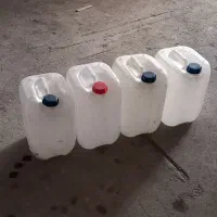 تعدادی گالون ۲۰ لیتری