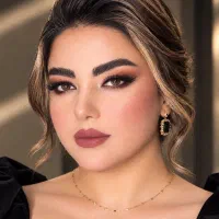 ارائه انواع خدمات میکاپ و شنیون