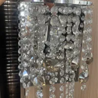 یک عدد دیوار کوب آویز کریستالی