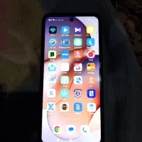 یک دستگاه گوشی شیاهومی ردمی ۱۳