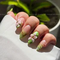 تجربه ی متفاوتِ خدمات و آموزش ناخن