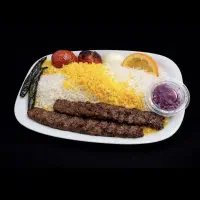 به یک نفر کباب پز جهت بساط