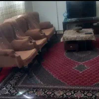 مبلمان هفت نفره تمیز همراه باعسلی فقط ۵ تومن