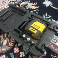 تراز لیزری دیوالت