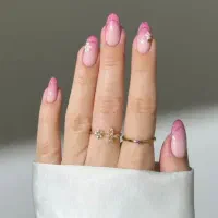 آموزش و کاشت ناخن، و کوتاهی مو، مژه با تخفیف ویژه|خدمات آرایشگری و زیبایی|خرمآباد, |دیوار