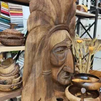 مجسمه بزرگ دست ساز سرخ‌پوست