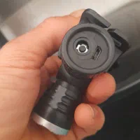 چراغ پیشانی، بند و شارژر میخواد