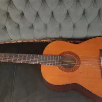 گیتار یاماها اصل قدیمی کمیاب با کیف باصدای دلنواز