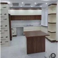 کار گر نیمه وارد کابینت