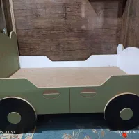 تخت نوزاد و کودک کاملا سالم