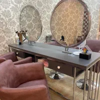 کنسول میکاپ  آرایش با آیینه