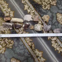 تعدادی سنگ از جمله سنگ عقیق