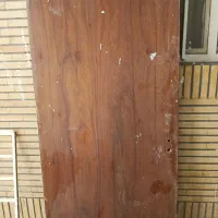 درب اتاق همراه با دستگیره