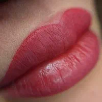 اموزش وخدمات میکروپیگمنتیشن صورت وبدن بانوان