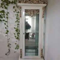 ساعت و ویترین اینه کنسول