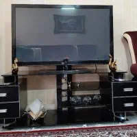 تلوزیون ۵۰ اینچ سامسونگ سالم به همراه میز تلوزیون