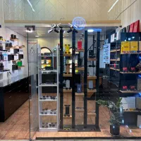 دکور ویترین عینک فروشی کشو