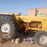 یک عدد تراکتور  عبرو ویک عدد خرمن کوب