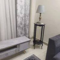 میز کنار سالنی مشکی