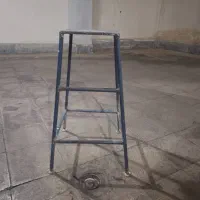 چارپایه اهنی