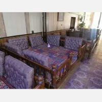 تخت سنتی محکم بزرگ