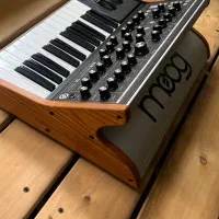 سینتی سایزر آنالوگ ‌Moog Subsequent 25