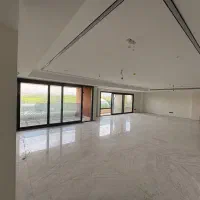 بر-باغ-دریاچه-دو-طرف-نور-بالکن-بزرگ-و-قابل-چیدما