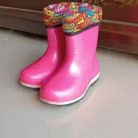 چکمه خزدار شماره ۲۸ مناسب تا ۵ سالگی و کفش