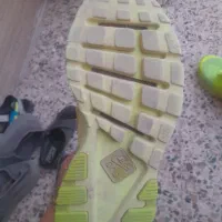 یک جفت کفش نو