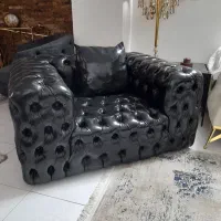 دو عدد مبل تک نفره چستر‌ چرم مشکی نو بسیار زیبا