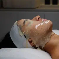 فیشیال تخصصی پوست ویژه بانوان با ۱۰٪ تخفیف