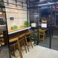 به یک همکار خانم جهت کار در کافی شاپ نیازمندیم