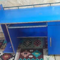 میز تحریر و کامپیوتر