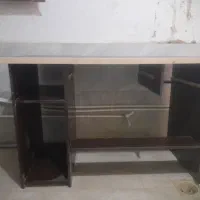 میز تحریر و کامپیوتر