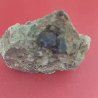 نگین گارنت دربستر سنگ|جواهرات|ساری, |دیوار