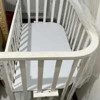 تخت کنار مادر