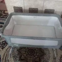تخت کنار مادر