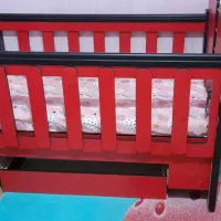 تخت کودک سالم و تمیز