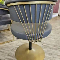 صندلی  کوتاهی و شینیون رنگ طوسی