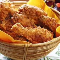تعدادی کارگر ساده باجای خواب وبیمه