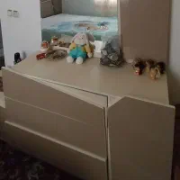 یک کمد با یک سه کشویی بغلش کمد هم دارد|جاکفشی، کمد، دراور|بابل, |دیوار