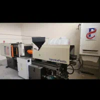 اپراتور یا کارگر ساده آقا - تزریق پلاستیک