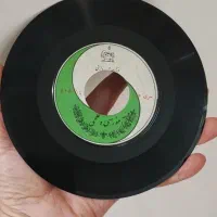 الات موسیقی قدیمی صفحه گرام با آرم شیروخورشید