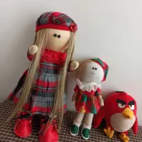 تعدادی عروسک و لباس  تیکه ای ۳۰ تومن