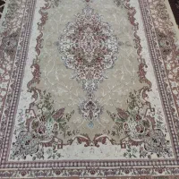 تعدادی وسایل منزل فروشی سرخ کن چرخ گوشت فرش ترازو