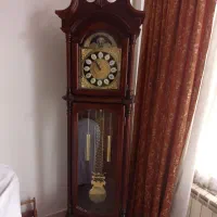 ساعت ایستاده سالم و تمیز