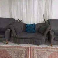 مبلمانی ۷ نفره طوسی رنگ دست دوم به همراه دو عسلی