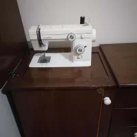 چرخ خیاطی ژانومه با میز خیاطی